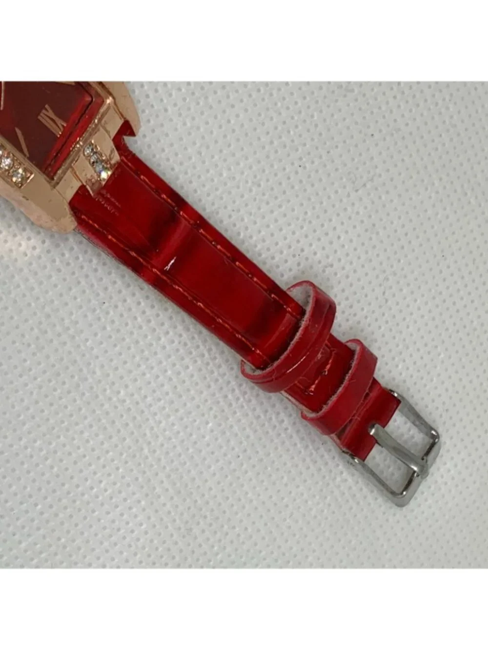 Women’s quartz watch rose gold tone 19mm rhinestones red dial leather running